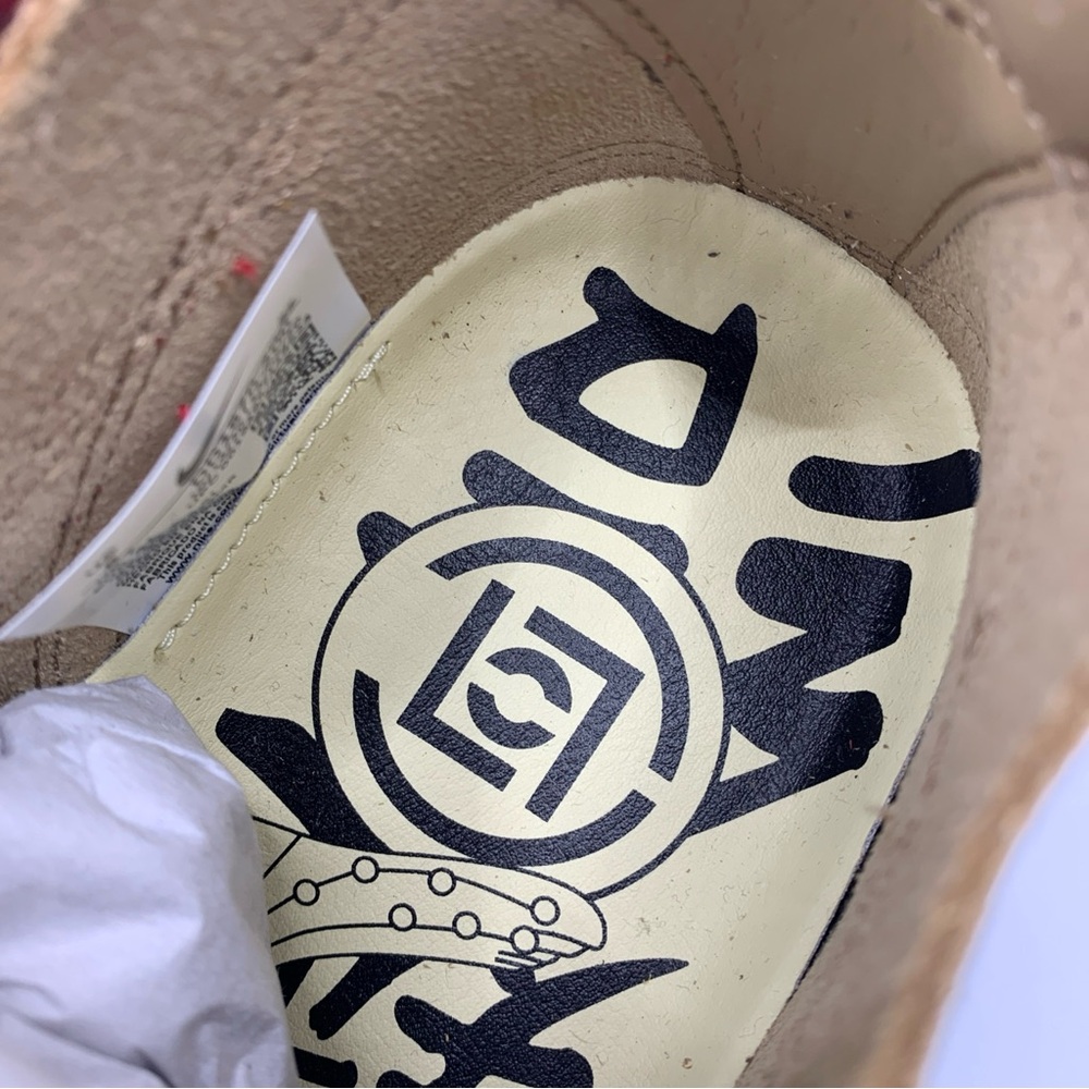 Stylish Sneakers with Red and Brown Accents - Picture 7 of 10